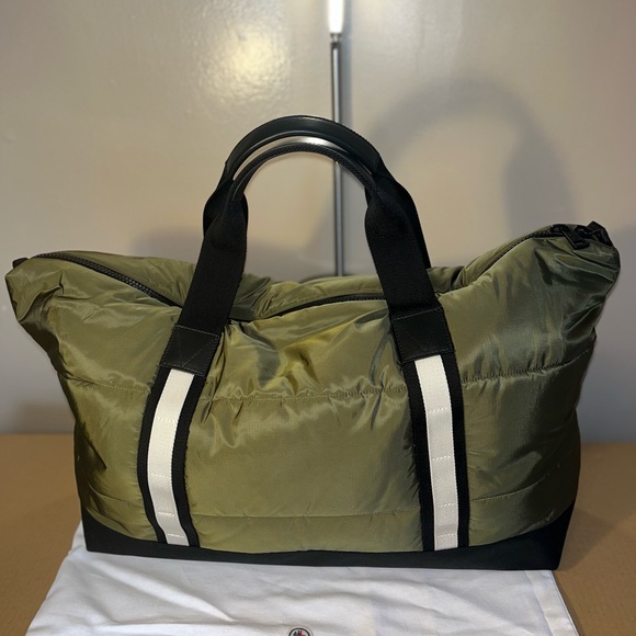 Moncler Makaio Weekend Duffle Bag Unisex - Picture 3 of 13